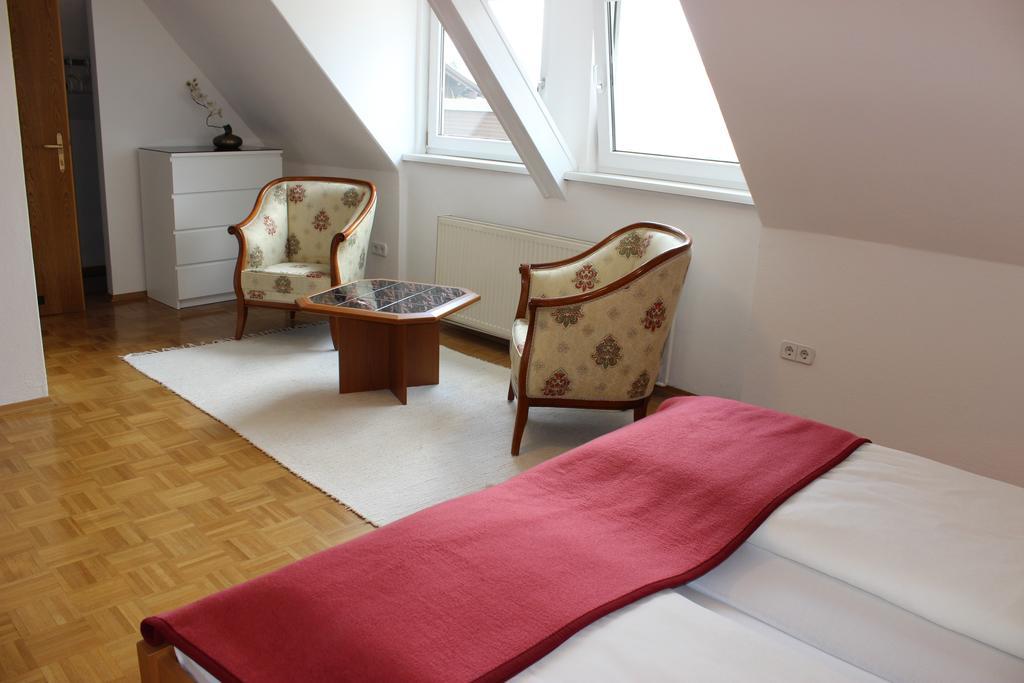 Ferienwohnung Und Gaestezimmer Korb Krumpendorf Стая снимка