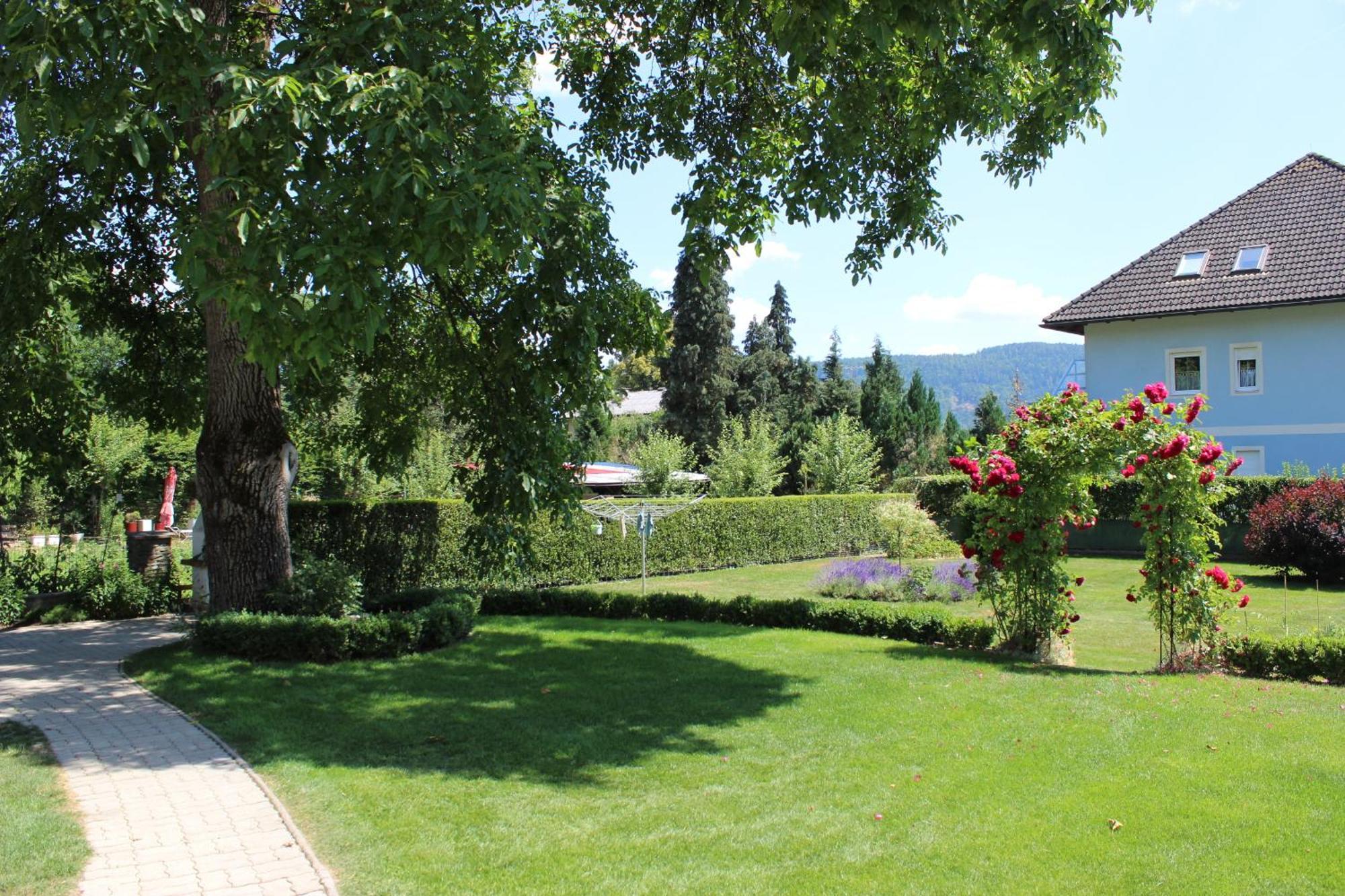 Ferienwohnung Und Gaestezimmer Korb Krumpendorf Екстериор снимка