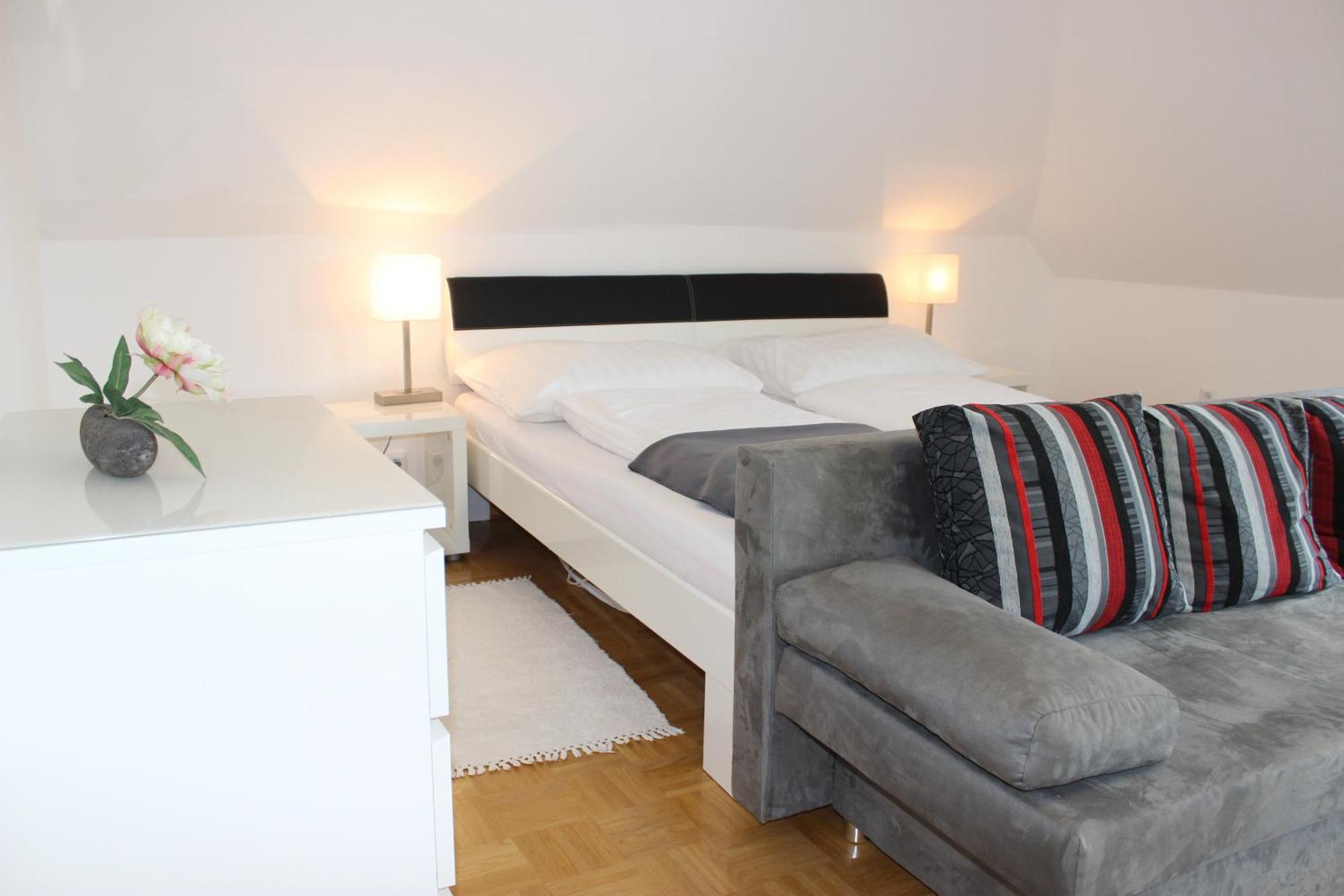 Ferienwohnung Und Gaestezimmer Korb Krumpendorf Екстериор снимка