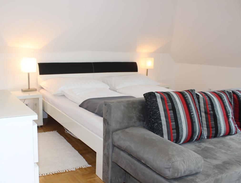 Ferienwohnung Und Gaestezimmer Korb Krumpendorf Екстериор снимка
